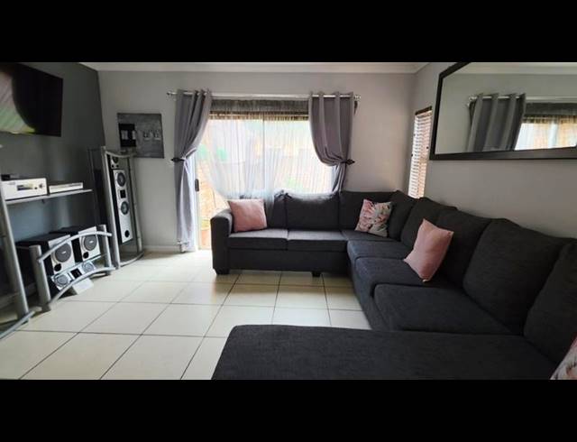 2 BEDROOM HOUSE FOR SALE IN POMONA